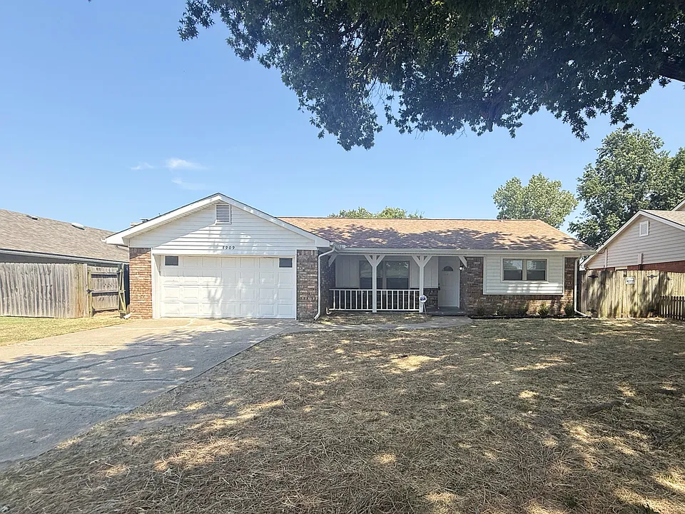 8909 E 33rd Pl