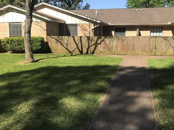 3504 Boettcher Dr, Huntsville, TX 77340