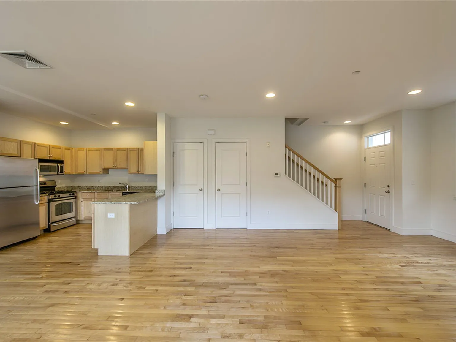 2 bed, $4,700 — Photo 3