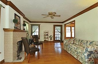 Spacious Living Room !