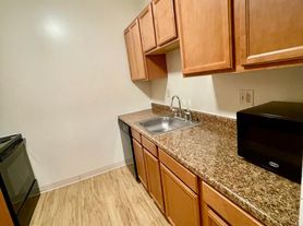 6350 Forward Ave