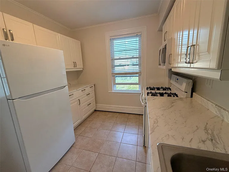 13-15 Cherry Ave #13 — Photo 9
