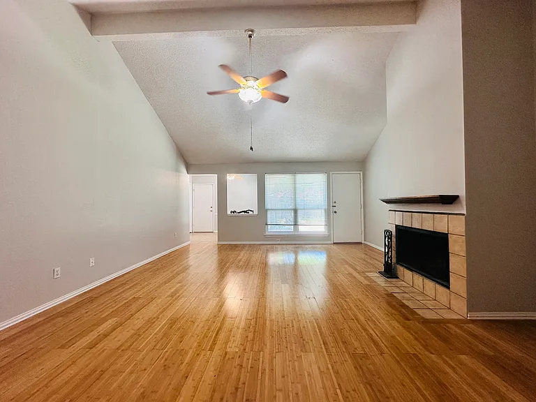 3117 Kingswood Dr — Photo 5