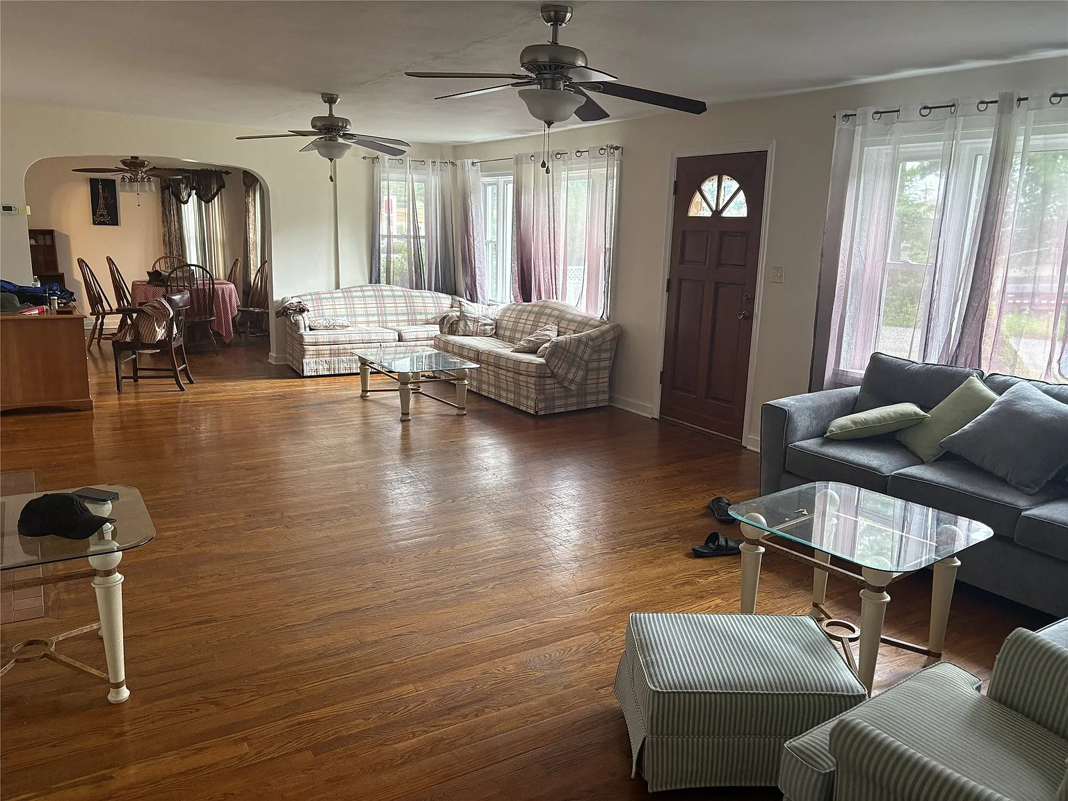 3 bed, 2.0 bath, 2520 sqft, $3,000 — Photo 4