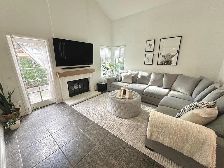 117 E Wilson St #B — Photo 1