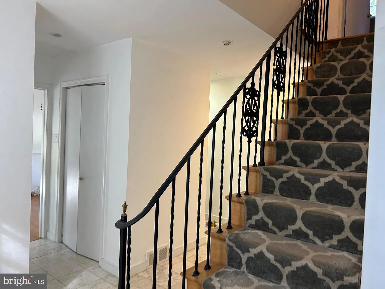 3 bed, 4.0 bath, 1891 sqft, $3,900 — Photo 2