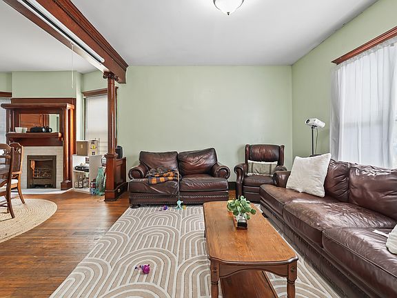 4th image of 144 Blaine Ave #1