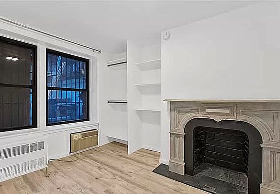 4th image of 201 E 82nd St #1