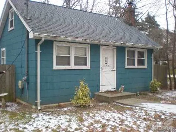 155 Kings Park Rd, Commack, NY 11725