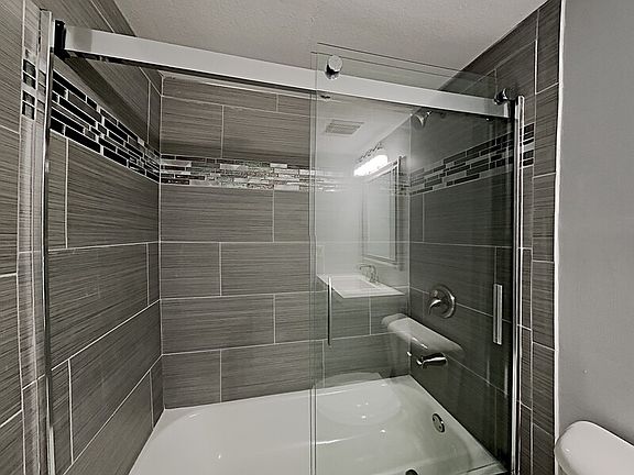 4th image of 31 Windtree Ln Unit 4