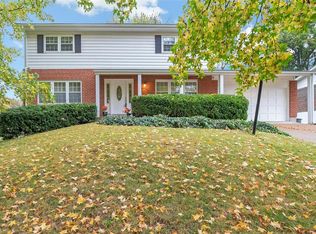 10589 Copperfield Dr, Saint Louis, MO 63123