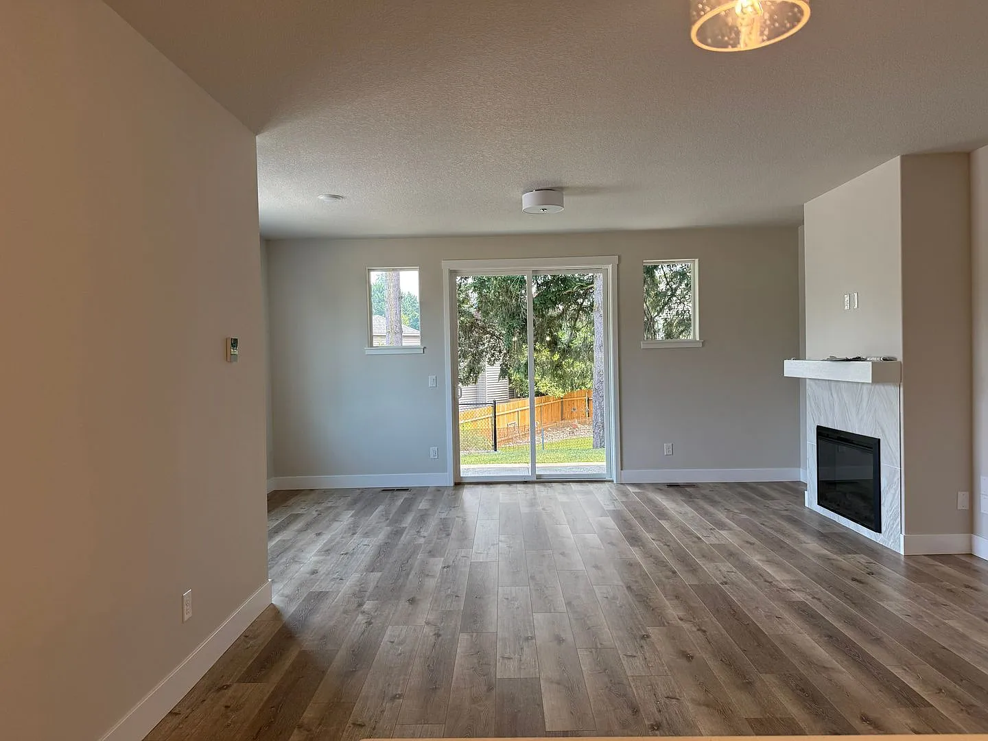 Beautiful Three Bedroom New Construction Home For Rent — Photo 3