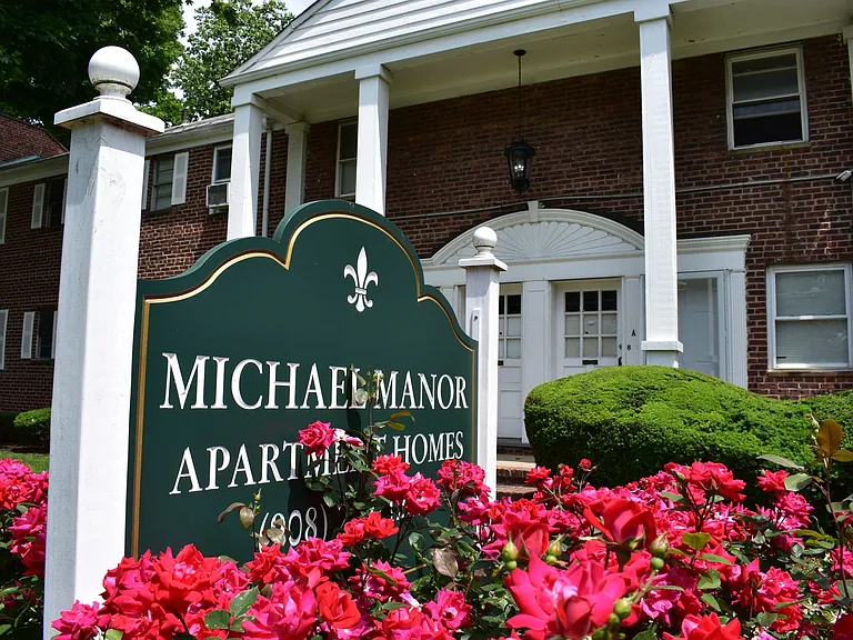 Michael Manor Apartment Homes — Photo 19