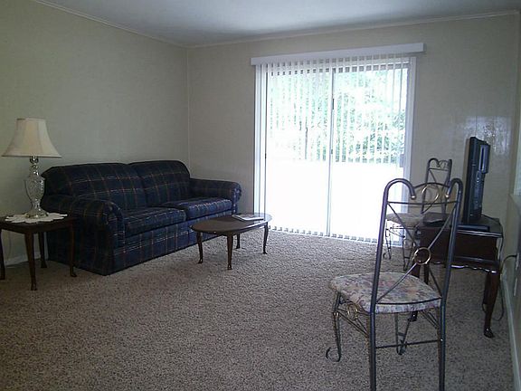 5th image of 167 Sleepy Hollow Dr E