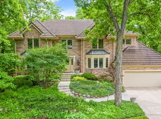 802 Wildrose Springs Dr, Saint Charles, IL 60174