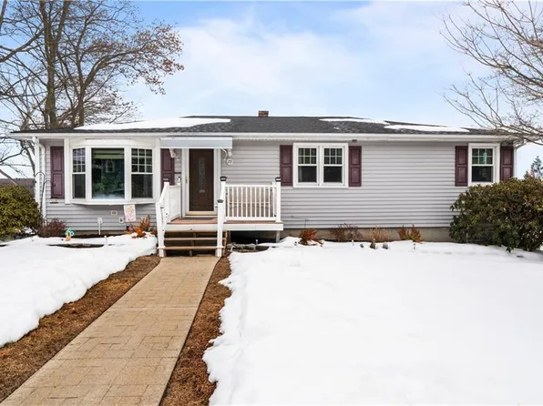 29 Buchanan St, Johnston, RI 02919