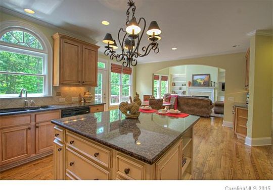 4th image of 7515 Meadowgate Ln