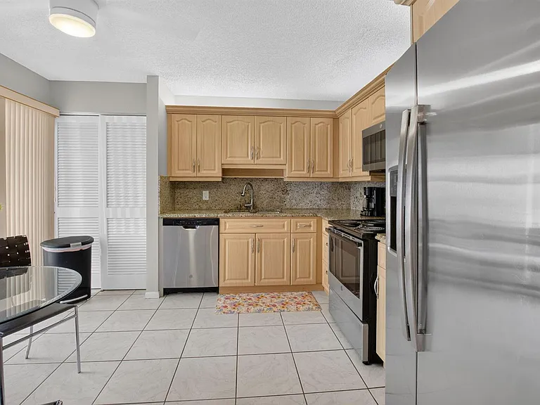 7473 Glendevon Ln #402 — Photo 13