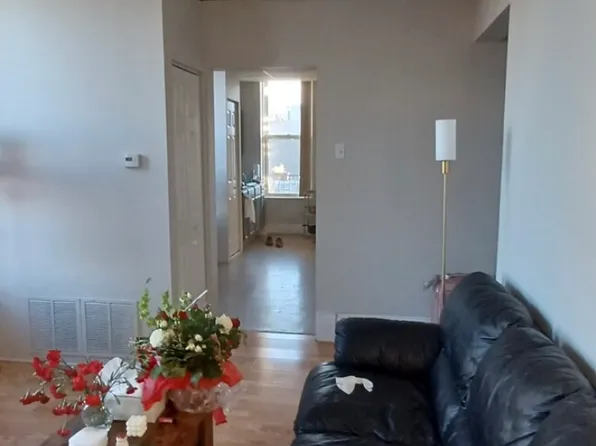 1147 W Grand Ave #3R, Chicago, IL 60642