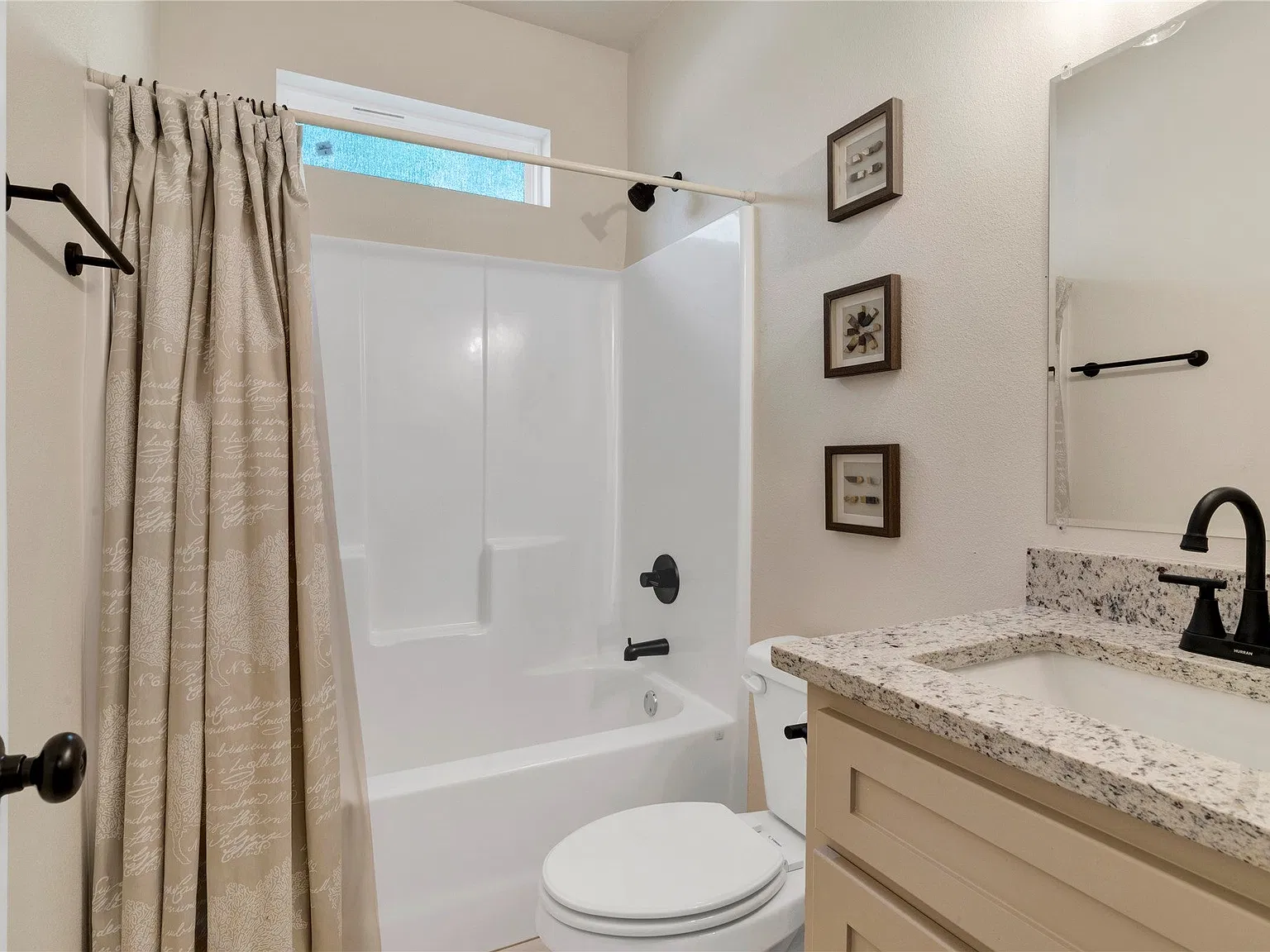 3 bed, 1577 sqft, $2,500 — Photo 2