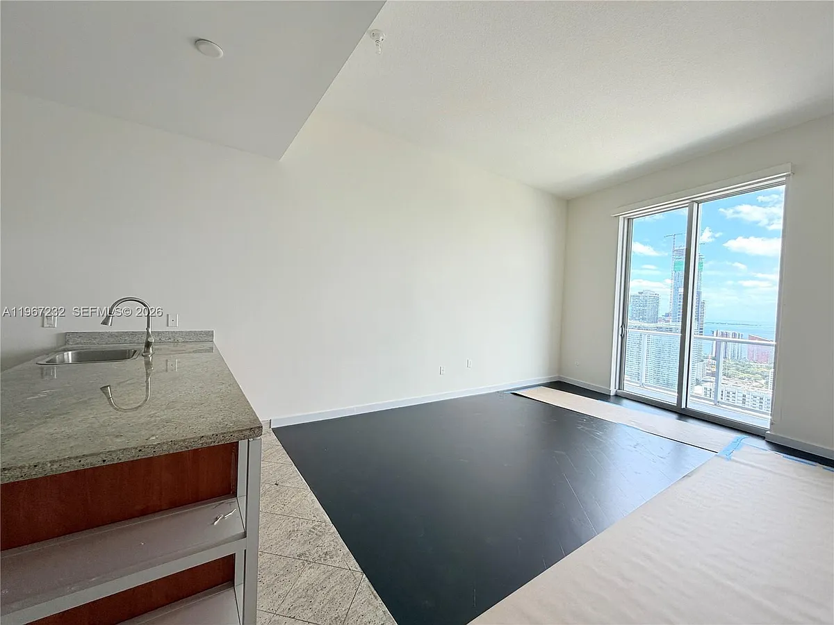 Building Photo - 185 SW 7th St #4410