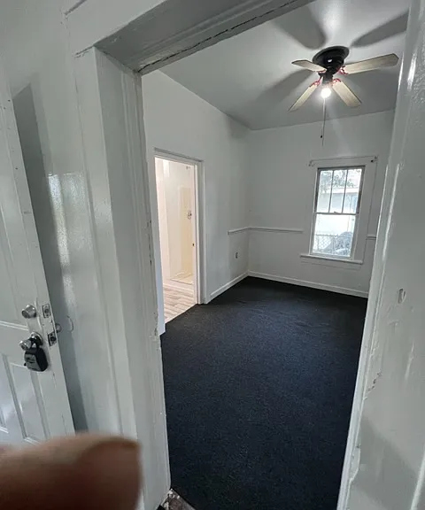 1031 N Florence Ave — Photo 11