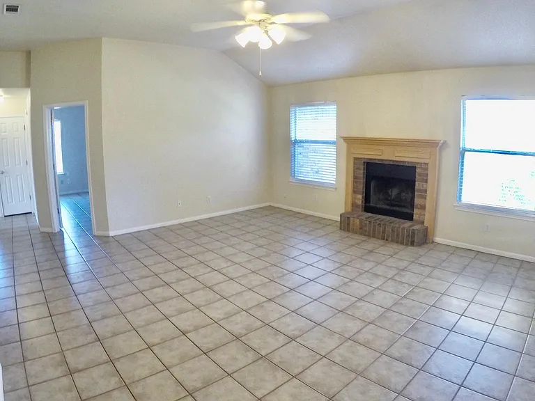 2705 Eastwood Dr — Photo 8