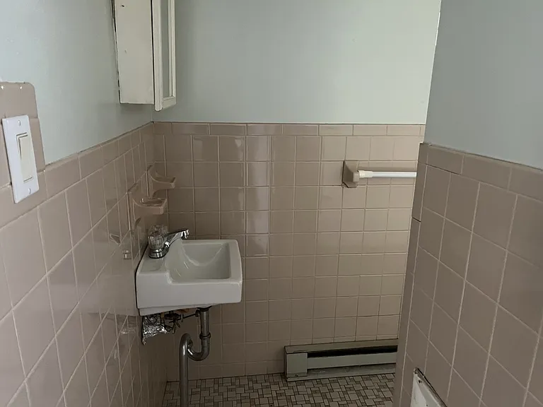 6121 Ridge Ave #C — Photo 5
