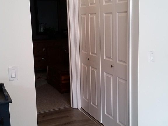 3rd image of 2052 Landview Dr