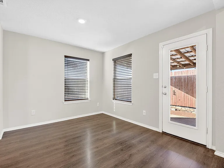 114 Harvard Blvd — Photo 13