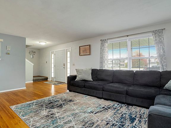 4th image of 5726 Heaton Ct