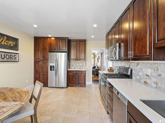5th image of 378 Somerset St
