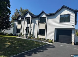 415 Bailey Rd, Paramus, NJ 07652