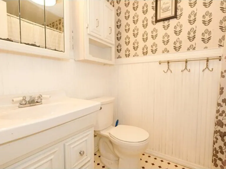 261 Regency Park Dr — Photo 17