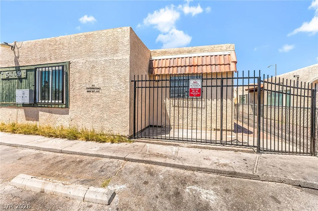 2 bed, 1.0 bath, 2980 sqft, $985 — Photo 3