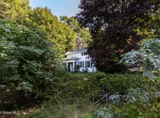 21 Taylor Dr, Rexford, NY 12148