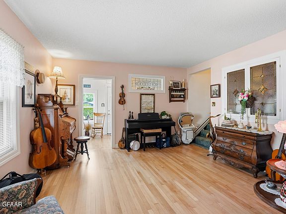 4th image of 818 17th Ave SE