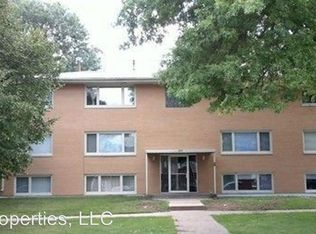 900 S 19th St APT 1, Lincoln, NE 68510