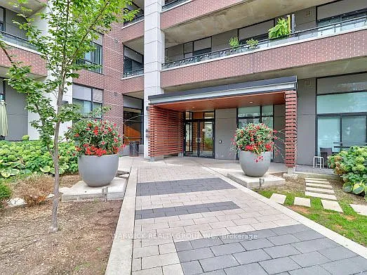 1 Neighbourhood Ln — Photo 3