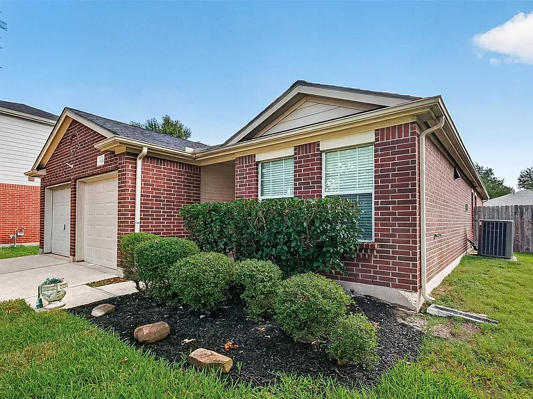 10306 Nickel Grove Dr — Photo 2