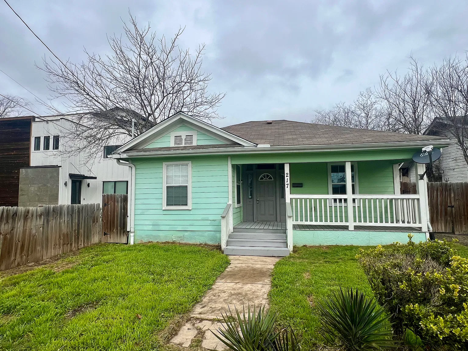 217 Douglas Way St — Photo 2