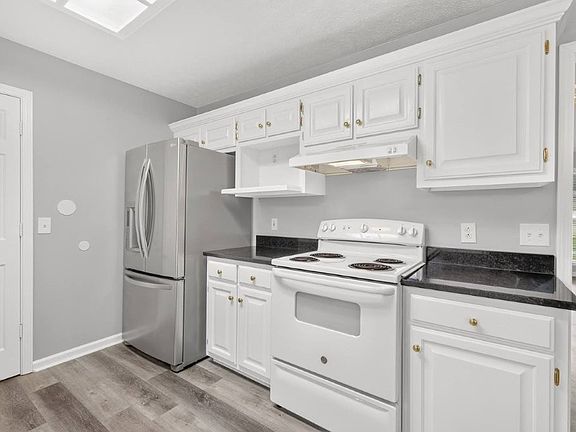 3rd image of 108 Roberts Dr