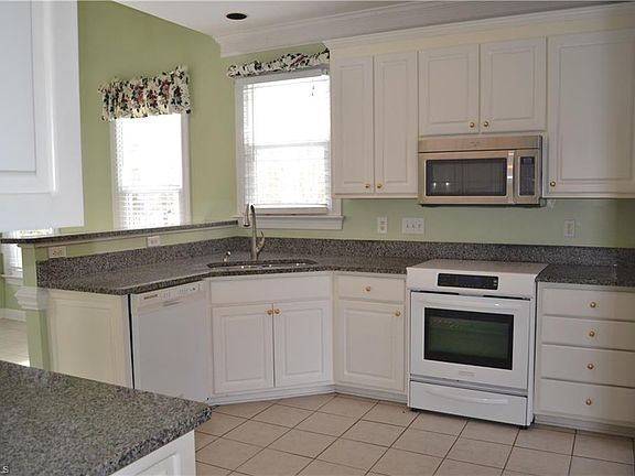 3rd image of 5201 Flintrock Ct