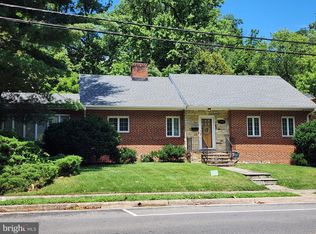 3200 Russell Rd, Alexandria, VA 22305