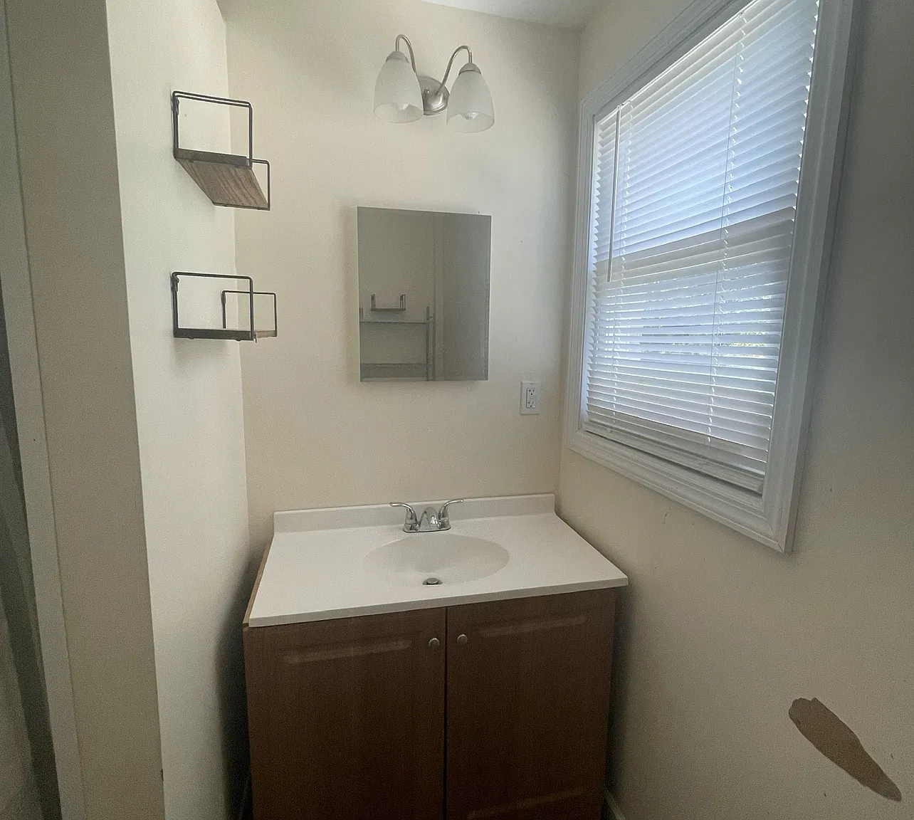 1 bed, 900 sqft, $1,350 — Photo 3