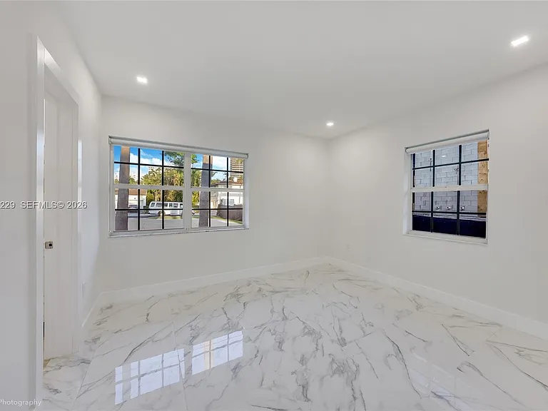 52 Camden Dr — Photo 30