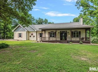 904 E Roodhouse Rd, Roodhouse, IL 62082