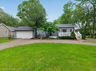 38152 Hixford Pl, Westland, MI 48185