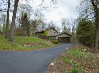 30 Tree Top Ln, Poughkeepsie, NY 12603