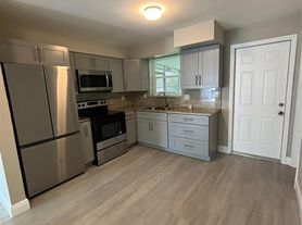 800 SW 5th Ave, Hallandale, FL